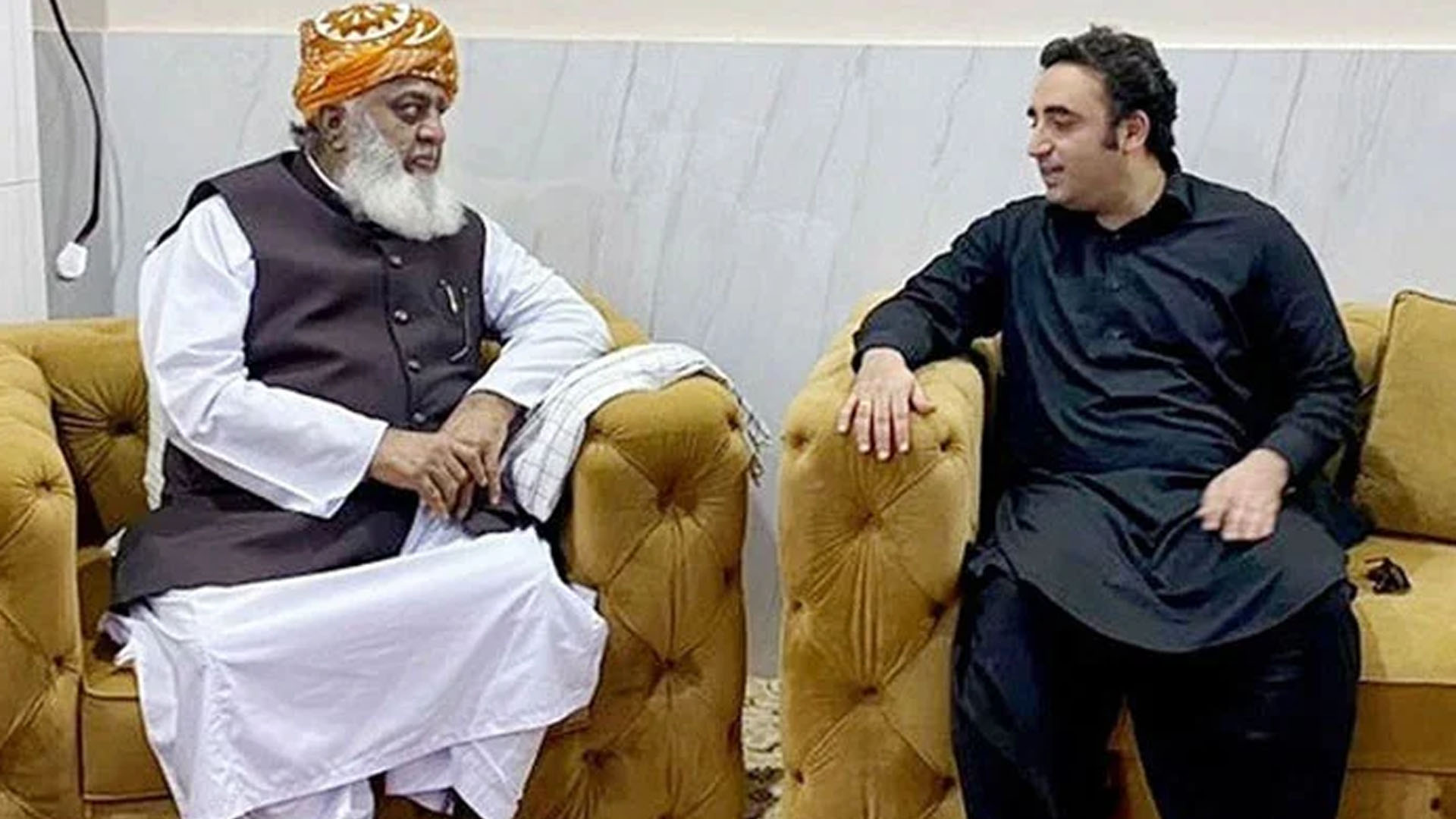 مجوزہ آئینی ترمیم :بلاول بھٹو اورمولانا فضل الرحمٰن کے درمیان رات گئے اہم ملاقات