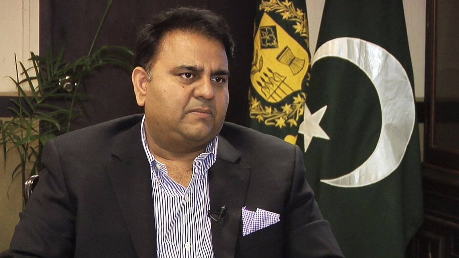 پی ٹی آئی کی موجودہ قیادت میں اہلیت نہیں اور ان کی کوئی اہمیت بھی نہیں ہے، فواد چوہدری