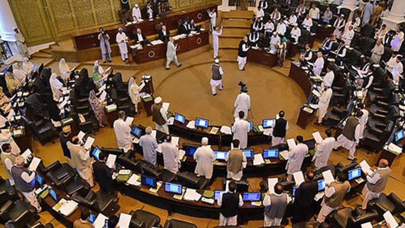 خیبرپختونخوا اسمبلی میں فوجی عدالتوں کے فیصلوں کو فوری واپس لینے کی قرارداد منظور