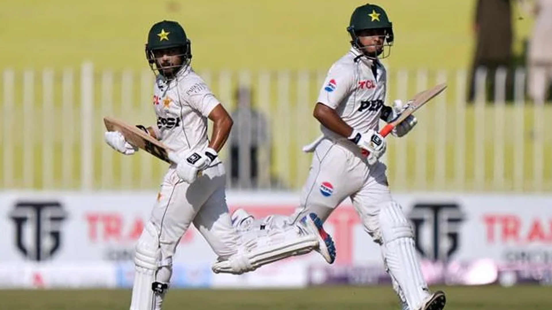 ملتان ٹیسٹ کا پہلا دن: پاکستان نے 4وکٹوں کے نقصان پر 328 رنز بنا لئے