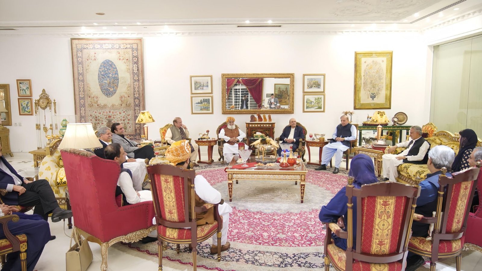 لاہور میں بڑوں کی بیٹھک، آئینی ترمیم پر ن لیگ،پی پی اور جے یو آئی کااتفاق ہو گیا