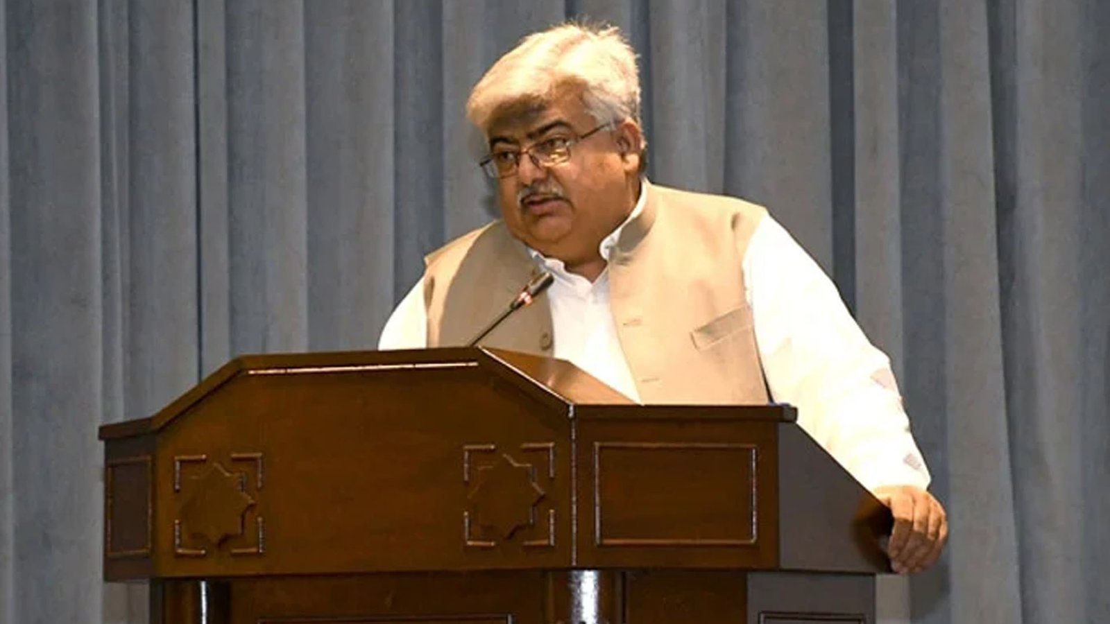 نئے بجٹ میں تنخواہ دار طبقے کو ریلیف دیے پر غور کر رہے ہیں، چیئرمین ایف بی آر