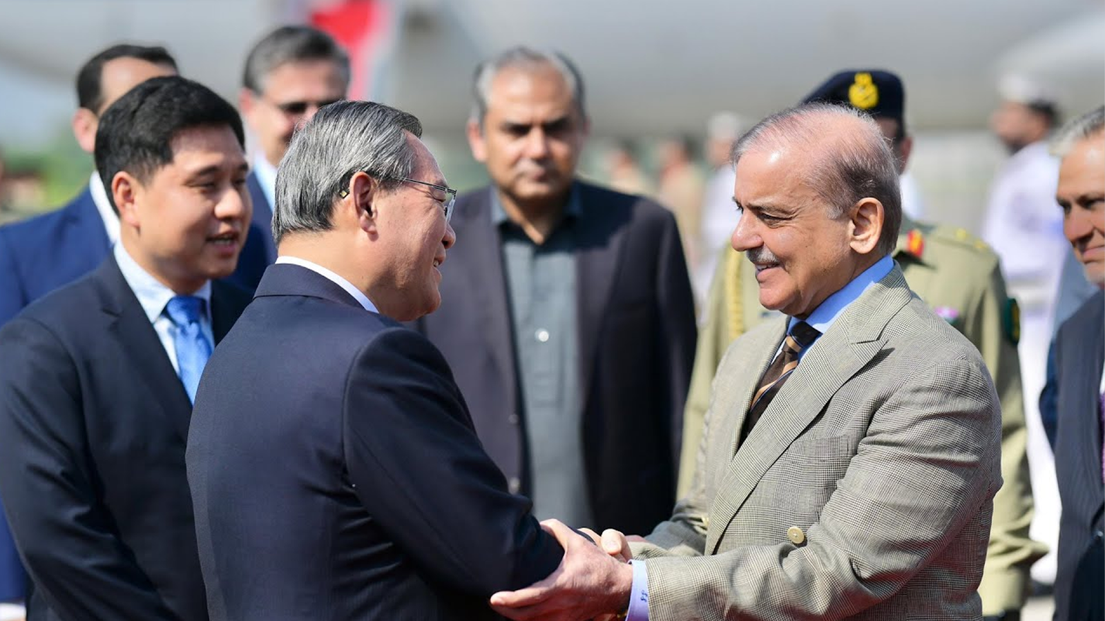 چینی وزیراعظم لی چیانگ چار روزہ دورے پر پاکستان پہنچ گئے، پرتپاک استقبال