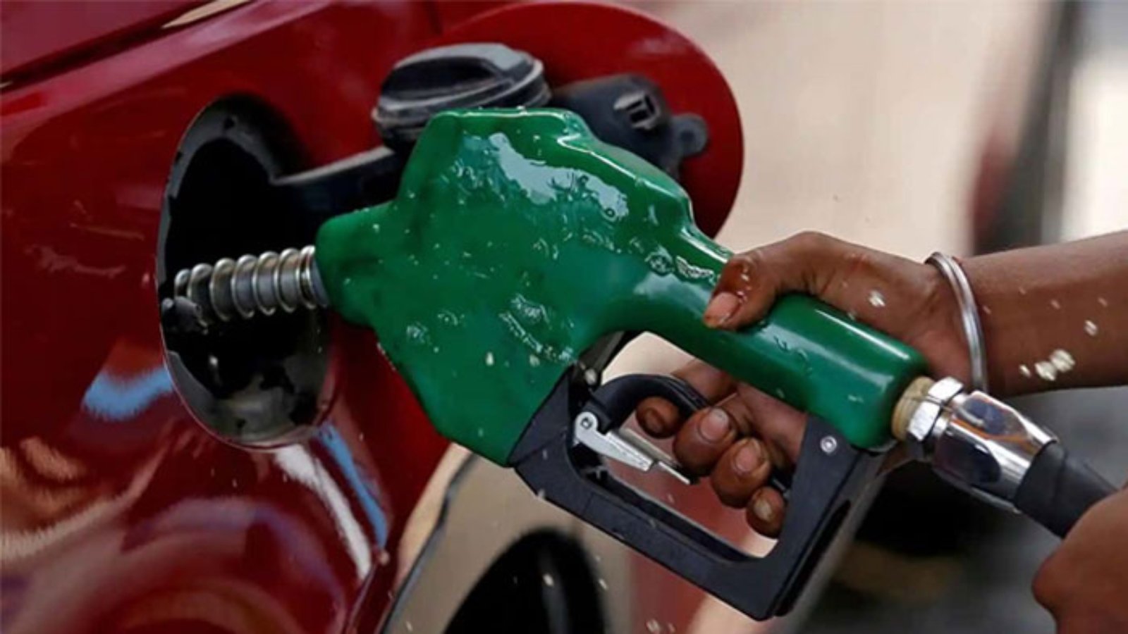 آئندہ 15 روز تک پیٹرول کی قیمتیں برقرار ، ڈیزل مہنگا