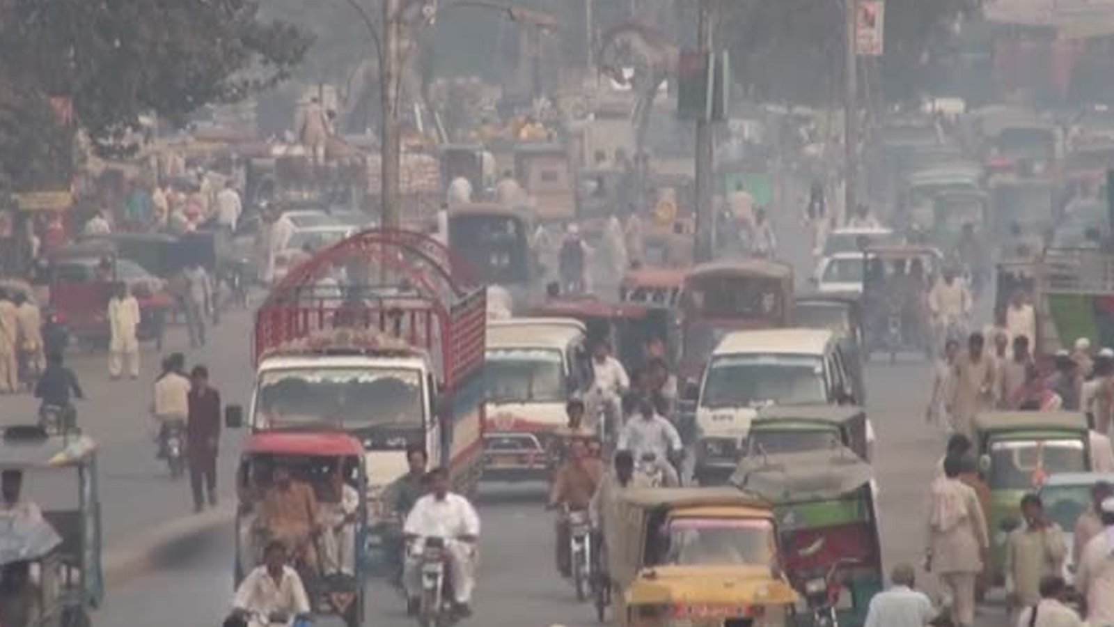 سندھ حکومت نے دن کے اوقات میں ڈمپرز کے کراچی میں داخلے پر پابندی عائد کردی