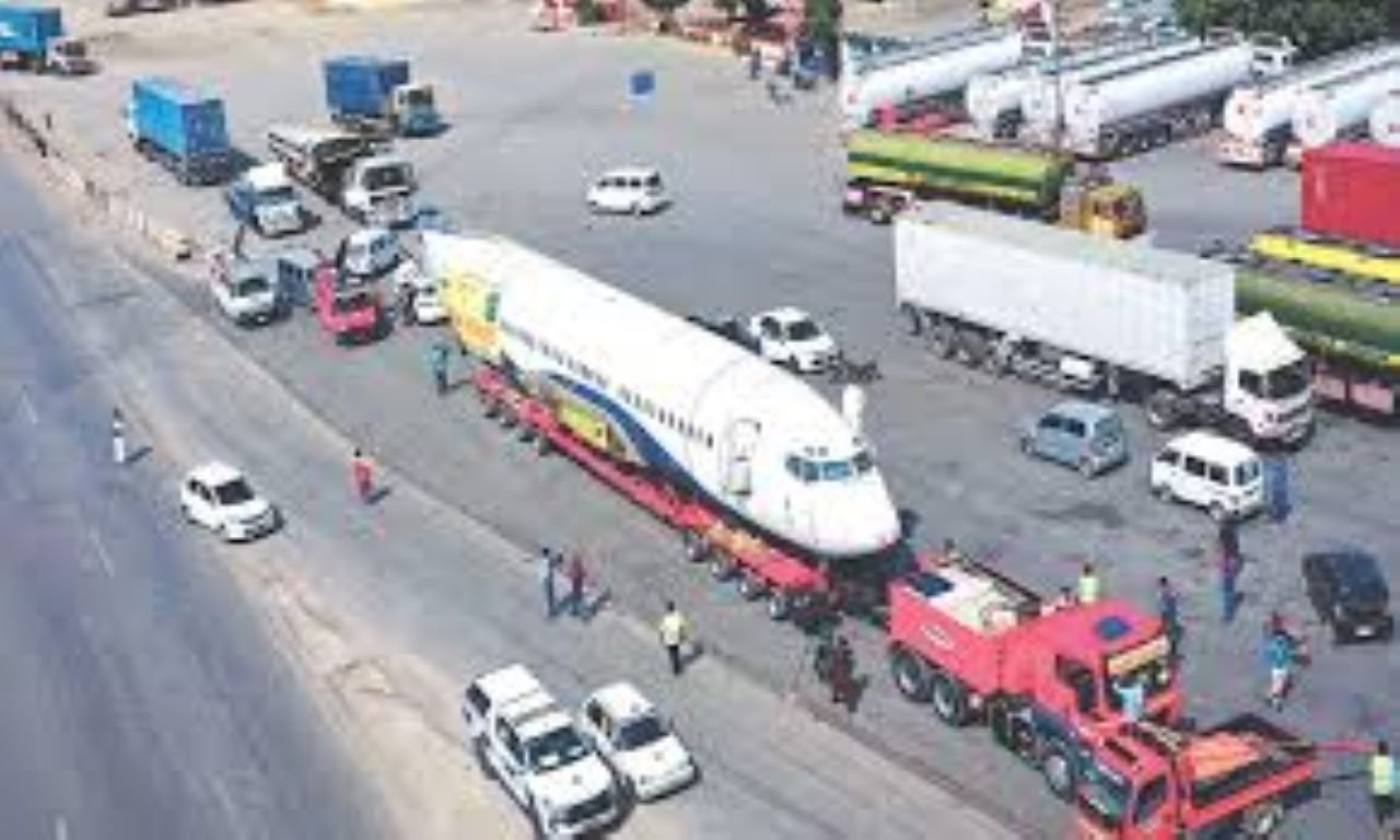 ایک اور ناکارہ طیارے کو کراچی ائیر پورٹ سےحیدر آبادمنتقل کرنےکی تیاری