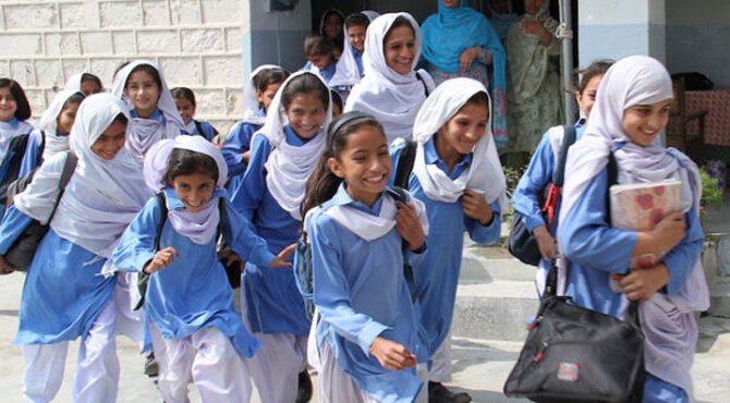 تعلیمی اداروں میں سردیوں کی تعطیلات حوالے سے چلنے والی خبروں کی حقیقت سامنے آگئی