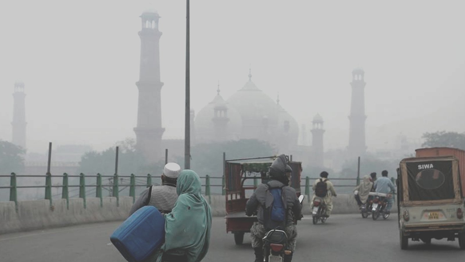 پنجاب کے کئی اضلاع میں اسموگ کے باعث تعلیمی ادارے بند، آن لائن کلاسز کا آغاز