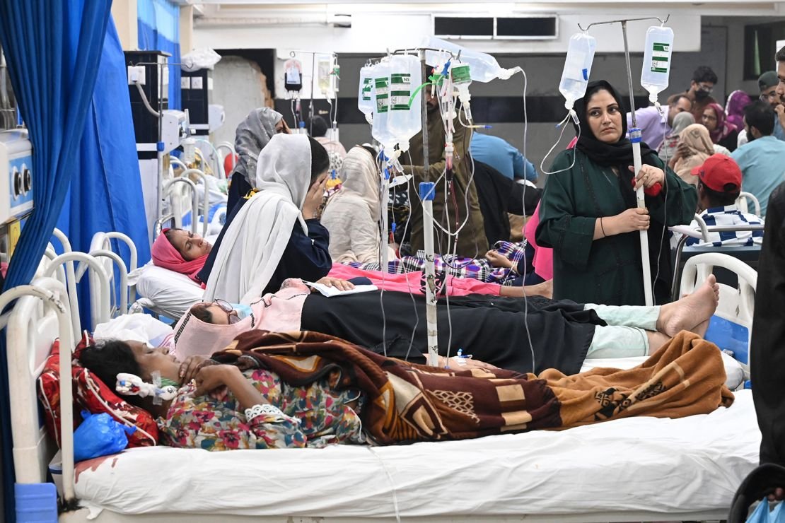 سموگ کے اثرات سامنے آنا شروع ، پنجاب بھر کے ہسپتال مریضوں سے بھر گئے