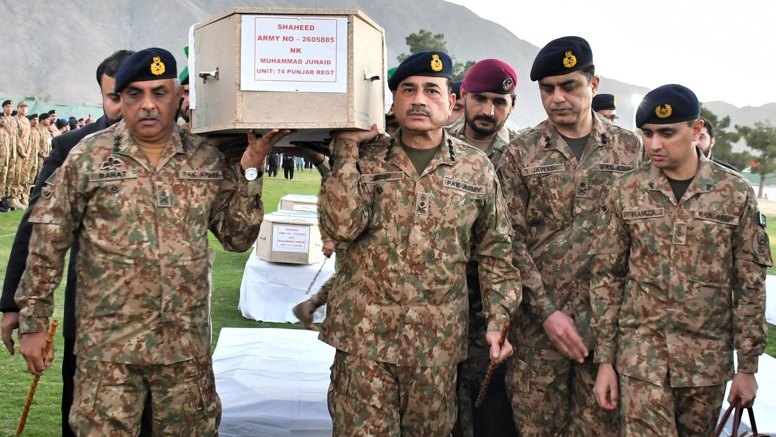 کوئٹہ دھماکے شہداء کی نماز جنازہ میں آرمی چیف کی شرکت