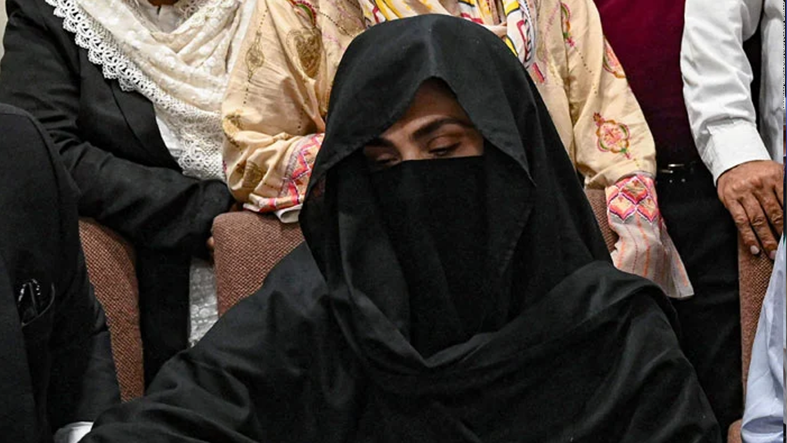بشری بی بی کا پی ٹی آئی احتجاج میں شرکت نہ کرنے کا فیصلہ، علی امین گنڈاپور قیادت کریں گے