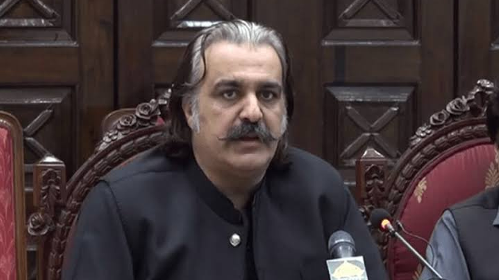 پارٹی اختلافات یا گرفتاری کا خدشہ