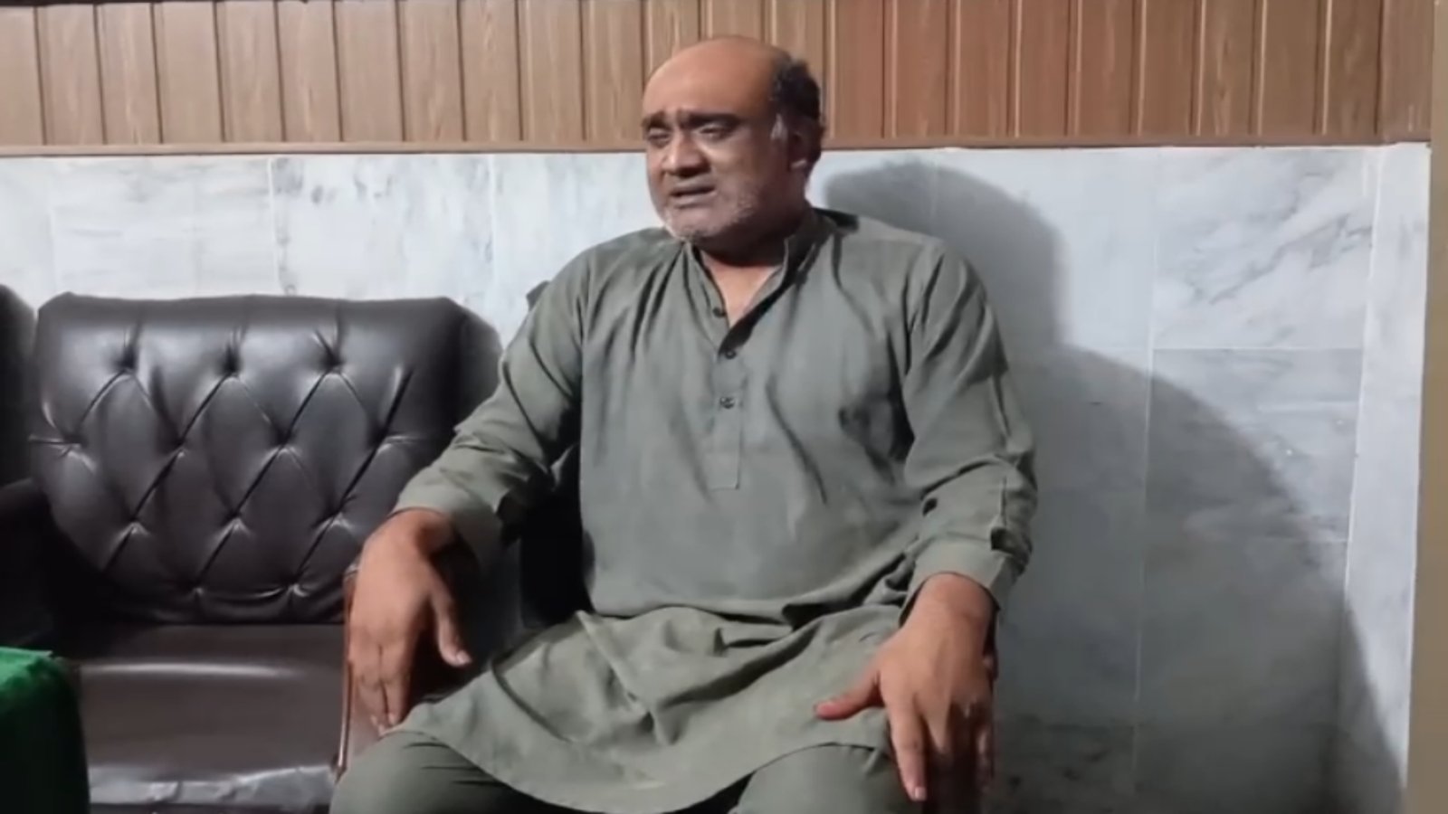گزشتہ ماہ سے لاپتہ  عمران خان کے وکیل انتظار پنجوتھہ اٹک سے بازیاب