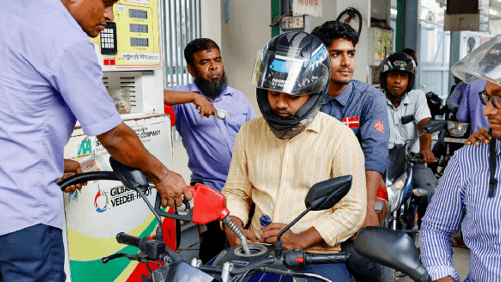 آئی ایم ایف نے پٹرول کی قیمت میں اضافے کا بڑا مطالبہ کر دیا،اب پٹرول کتنا مہنگا ہوگا؟