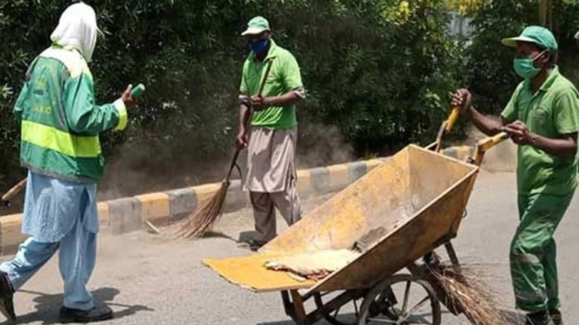 صاف ستھرا پنجاب پروگرام، دکانوں اور گھروں پر ٹیکس لگانے کا فیصلہ