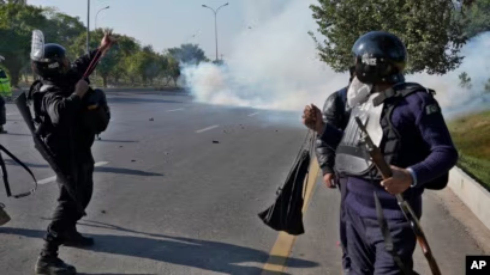 پولیس اور قانون نافذ کرنیوالے اداروں نے تحریک انصاف کیخلاف آپریشن کا آغاز کر دیا
