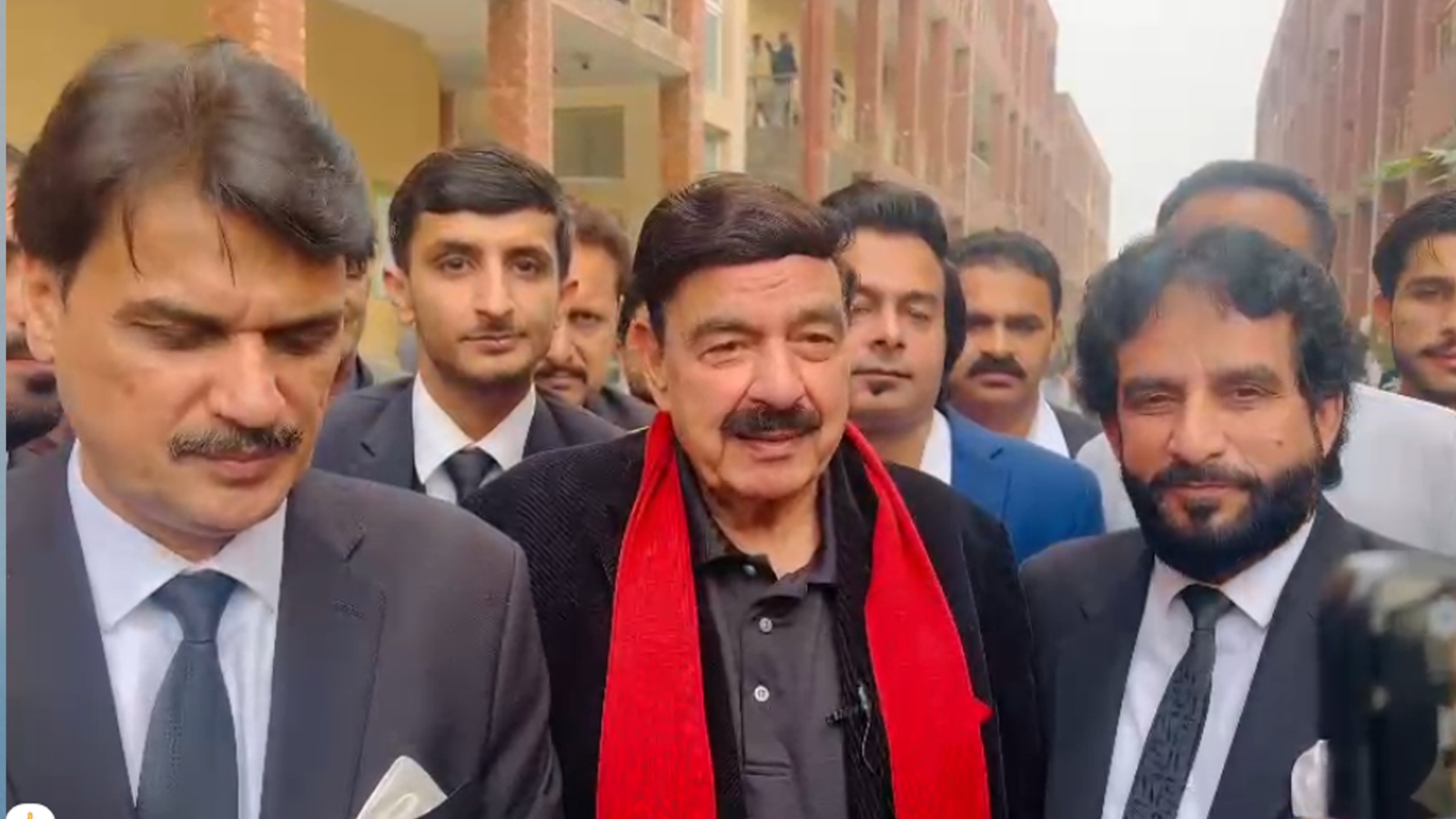 مجھے پتہ نہیں ٹرمپ کے آنے سے سیاسی تبدیلی آسکتی ہے یا نہیں، شیخ رشید