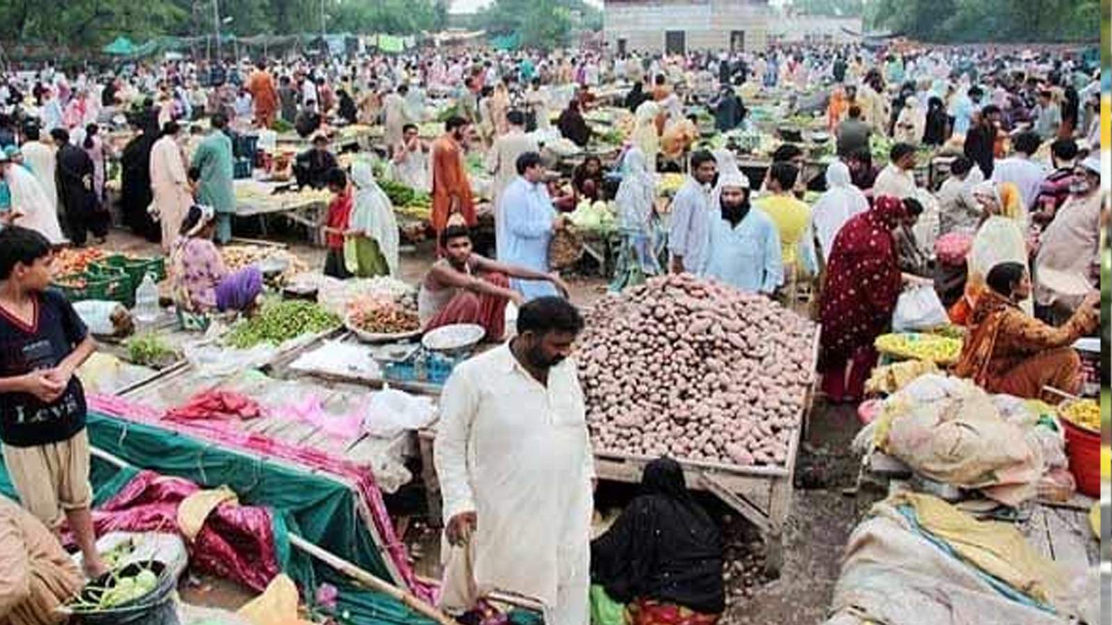 لاہور: اسموگ میں کمی کے بعد پابندیاں بھی نرم، تفریحی مقامات کھول گئے