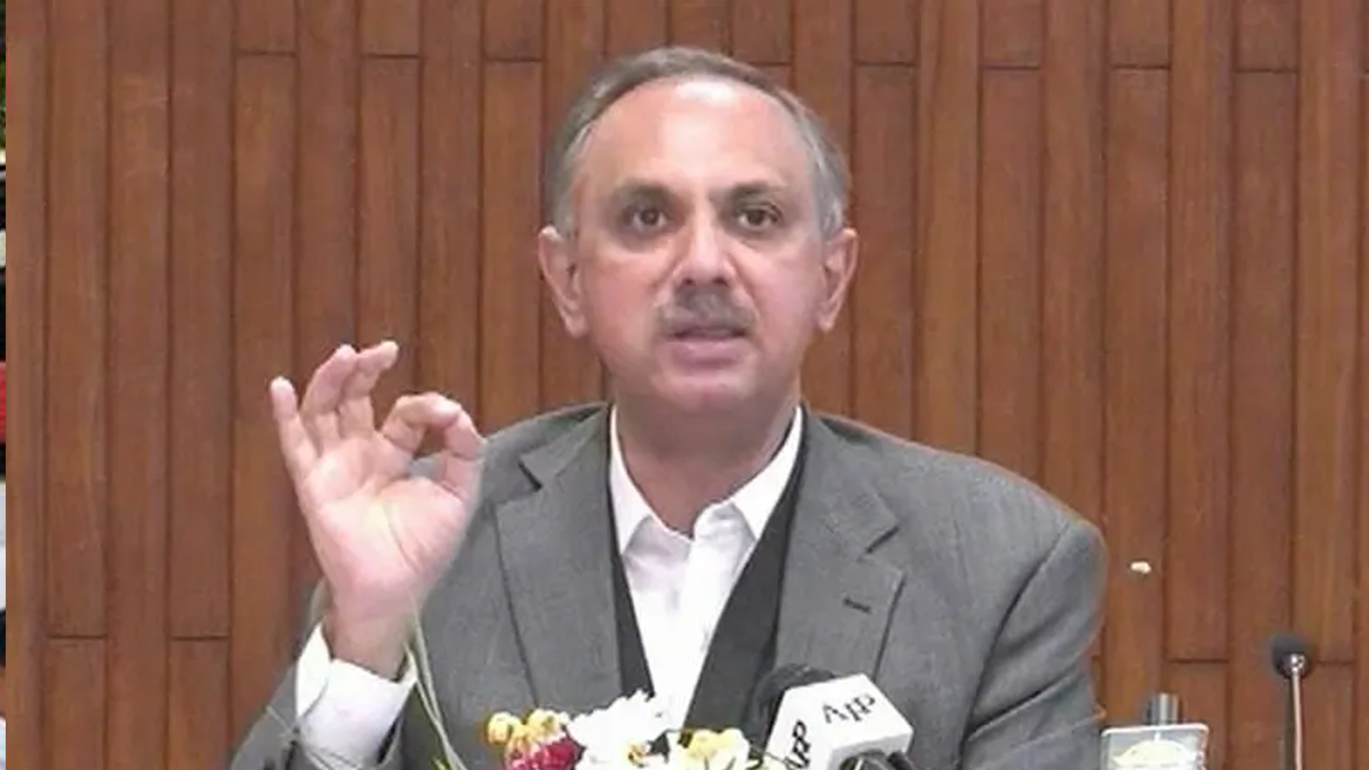 عمر ایوب نے پارٹی قیادت میں تبدیلی کی خبروں کو قیاس آرائیاں قرار دیا