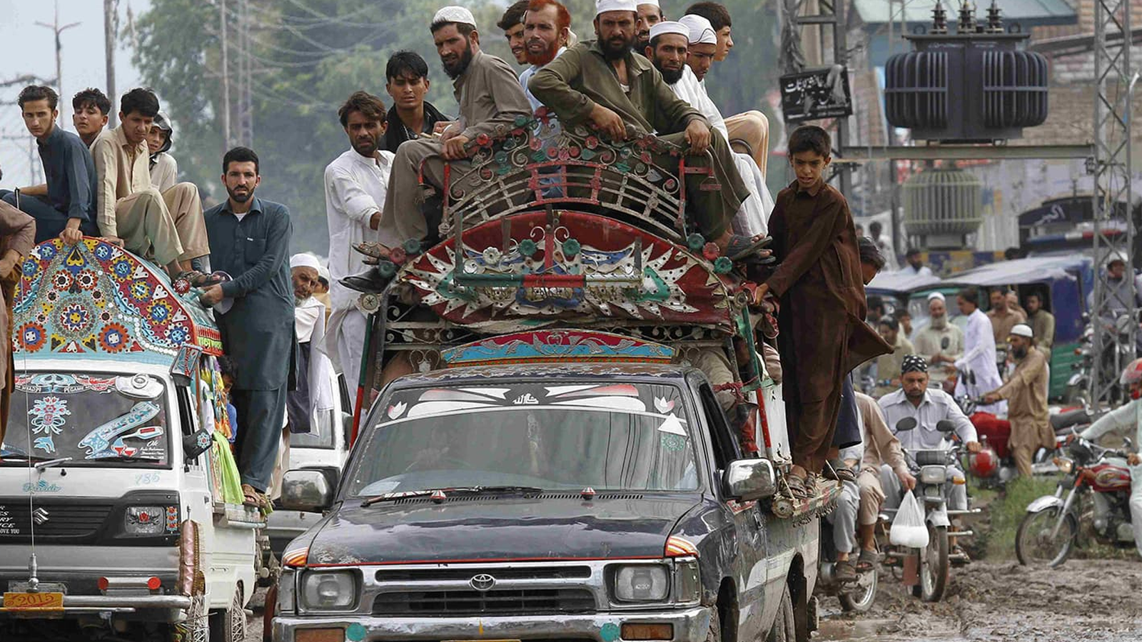 پشاور: ڈرائیورز کو احتجاج کے لیے گاڑیاں فراہم نہ کرنے کی ہدایت، نوٹس آویزاں