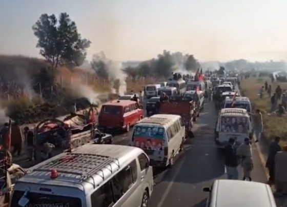 پی ٹی ائی قافلہ