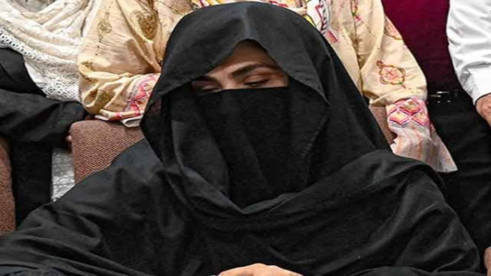 بشریٰ بی بی اے ٹی سی عدالت میں پیش، 9 مئی سمیت احتجاج کے تمام مقدمات میں سرنڈر کردیا