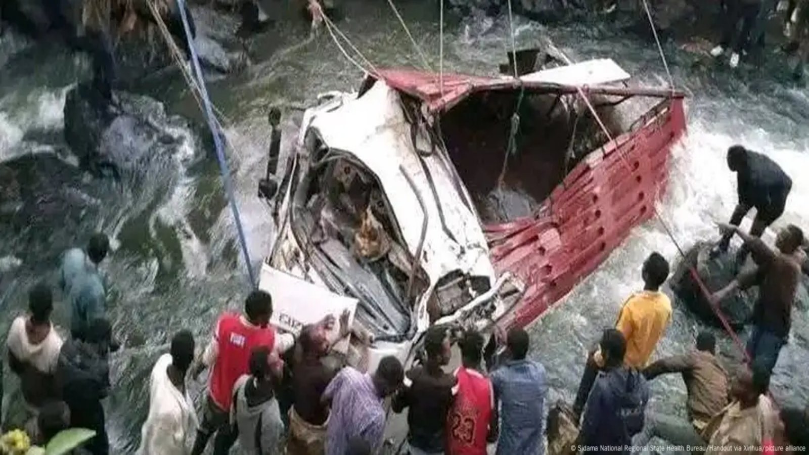 ایتھوپیا : ٹرک دریا میں گرنے سے 71 باراتی چل بسے