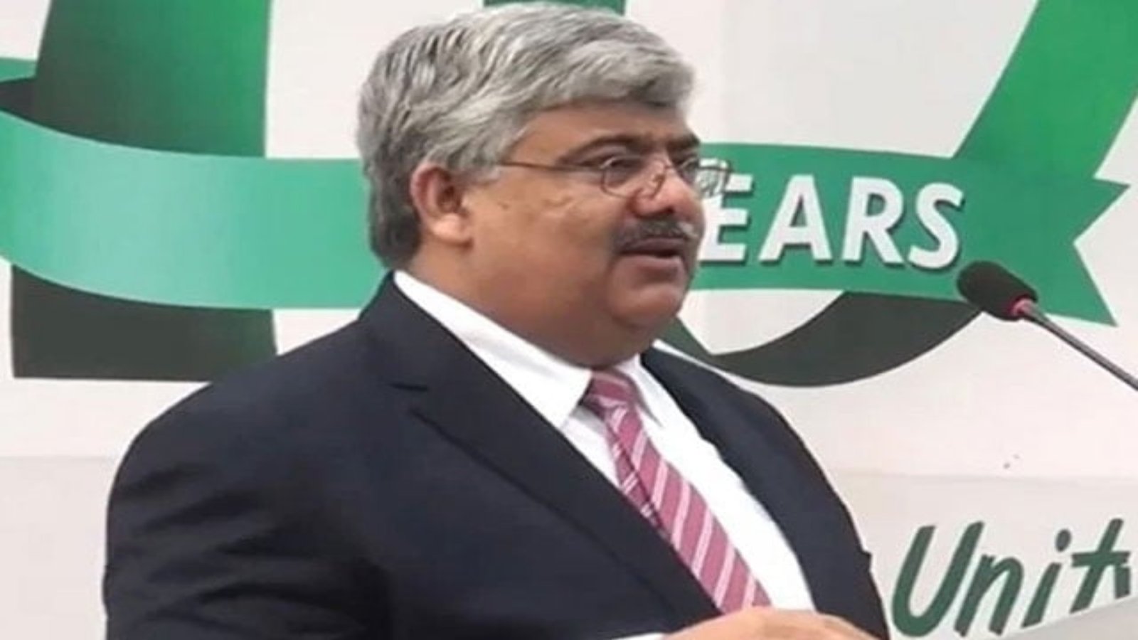 چیئرمین ایف بی آر نے اعتراض کے باوجود افسران کیلئے گاڑیاں خریدنے کا اعلان کردیا