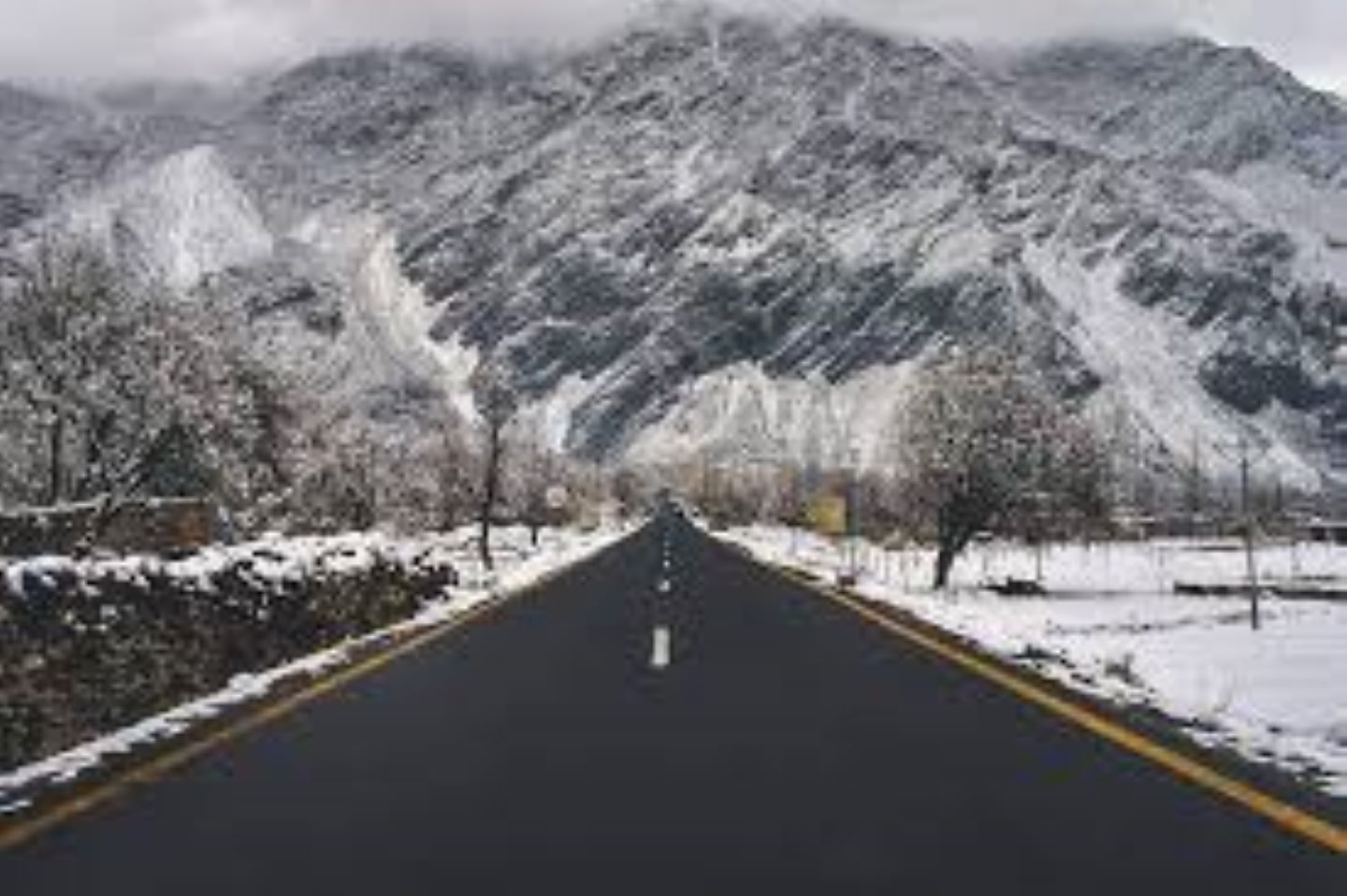 ایف ڈبلیو او کی مہارت، قراقرم ہائی وے سردیوں میں بھی ٹریفک کیلئے بحال