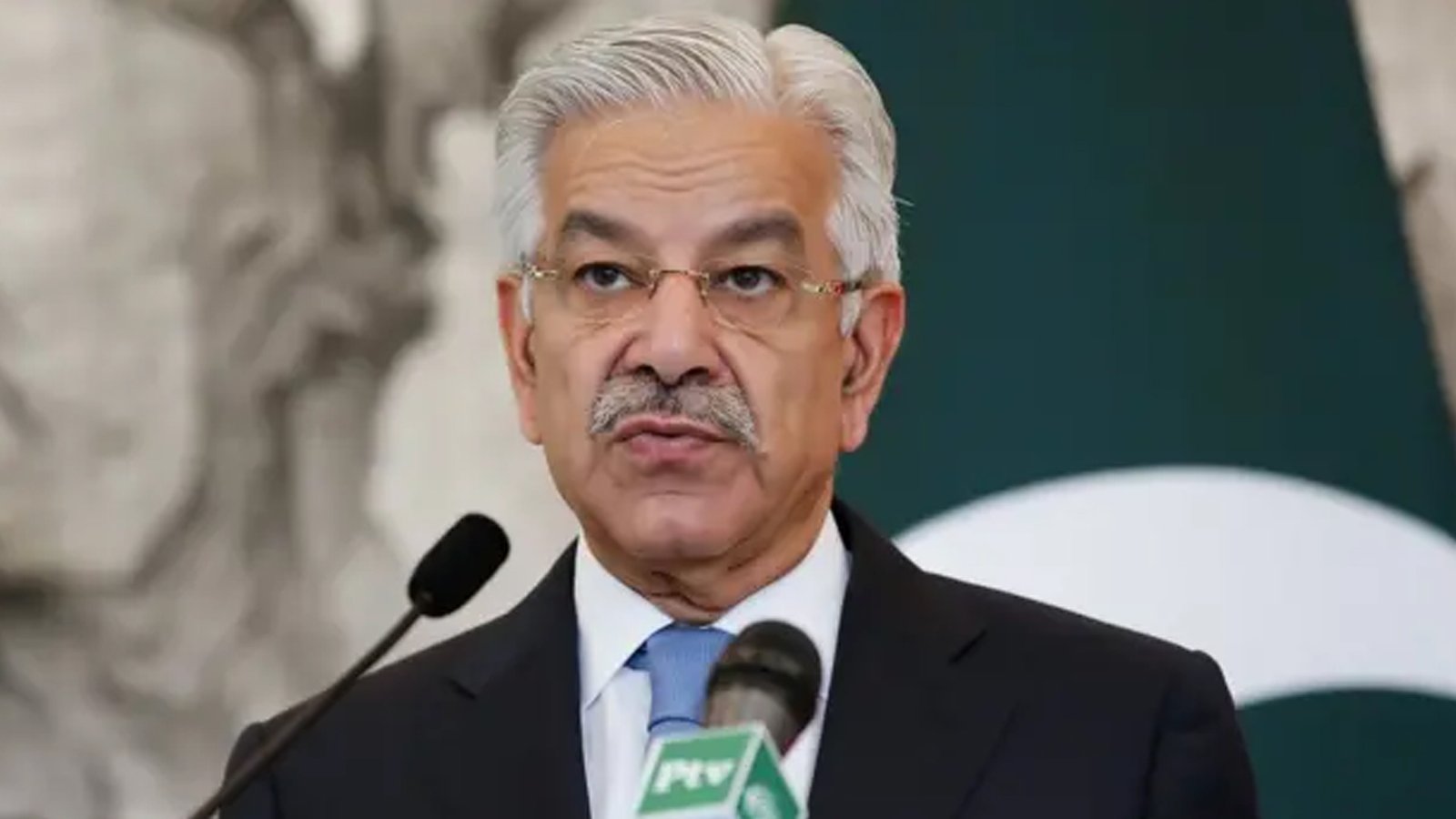 عمران خان کا آرمی چیف کو خط لکھنا این آر او مانگنے کی کوشش ہے، خواجہ آصف