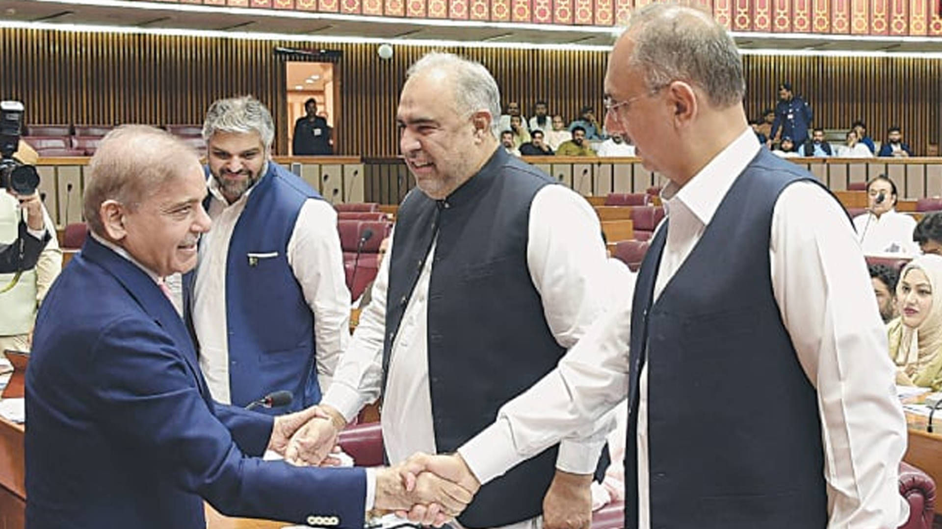 حکومت اور  پی ٹی آئی کے درمیان رابطے بحال ہو گئے