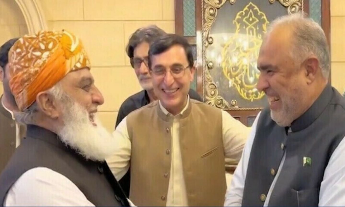 ممکنہ اتحاد، جے یو آئی اور پی ٹی آئی کا مدارس معاملے پر ایک ساتھ بیٹھنے کا فیصلہ