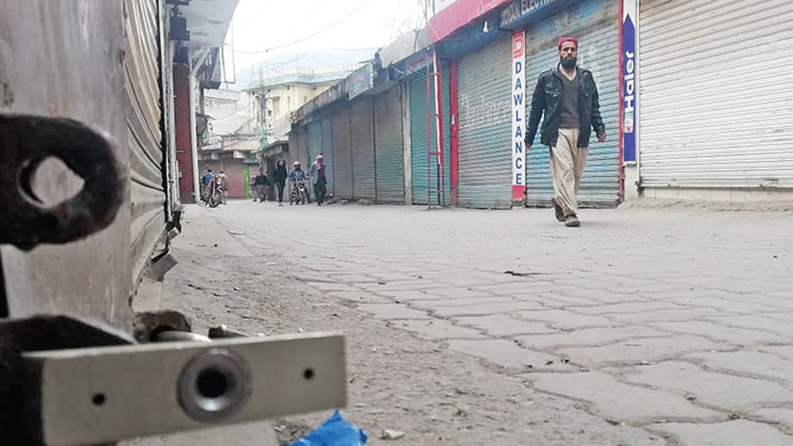 احتجاج اور جلسوں پر پابندی کے صدارتی آرڈیننس کیخلاف آزاد کشمیر میں شٹر ڈائون ہڑتال، ٹریفک معطل