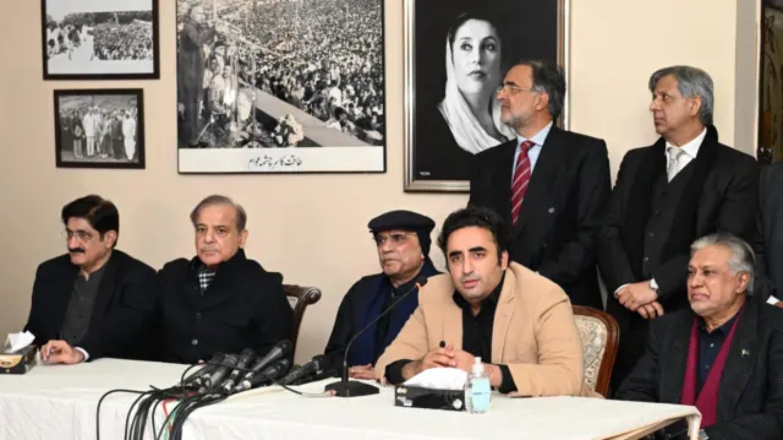 پیپلز پارٹی حکومت کا ساتھ دے گی یا نہیں ؟ بڑا فیصلہ کرلیا گیا