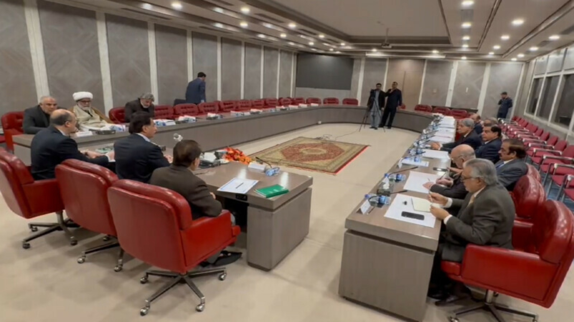 حکومت اور اپوزیشن میں مذاکرات کا پہلا دور مکمل ، بات چیت جاری رکھنے پراتفاق