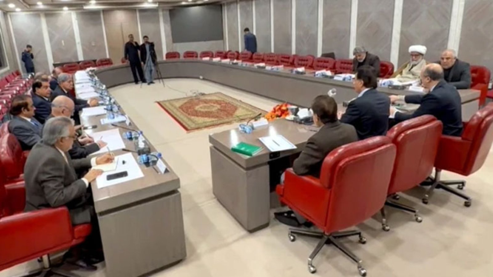 سپیکر کی زیر صدارت حکومت اور پی ٹی آئی کے درمیان مذاکرات کا آغاز