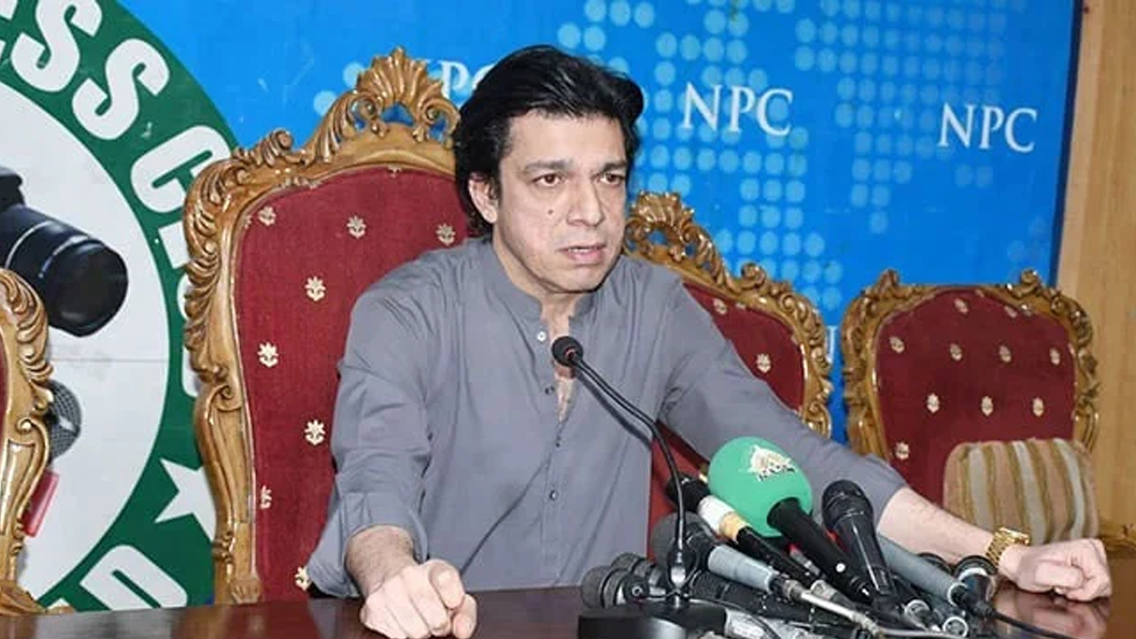 مولانا فضل الرحمن کا گھر ایک سیاسی قلعہ ہے، فیصل واوڈا