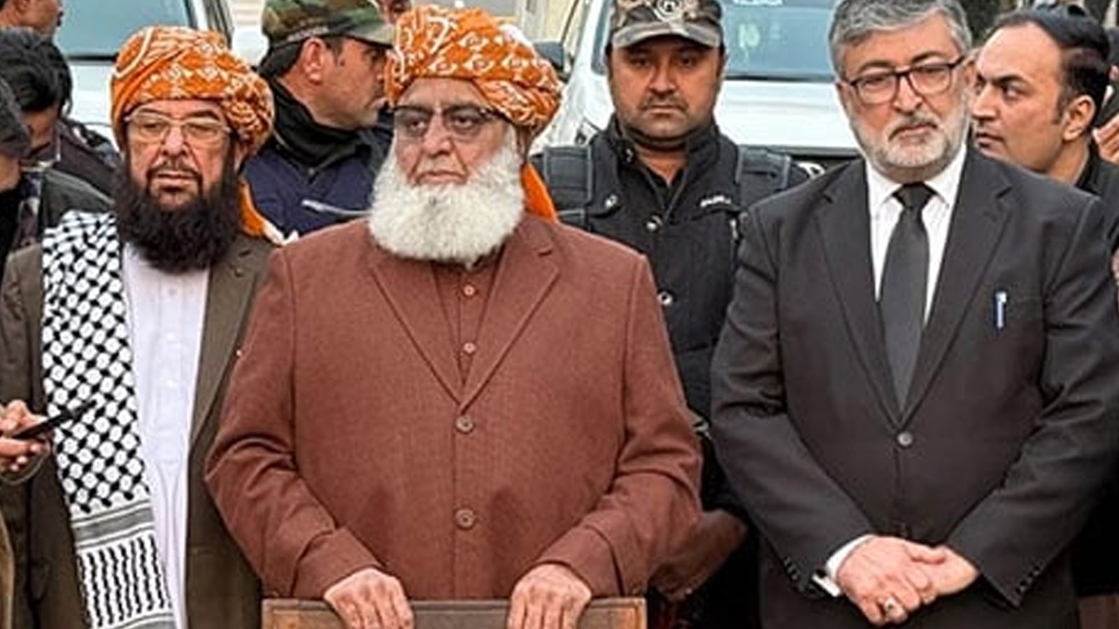 مدارس رجسٹریشن بل پر ایک دو دن میں خوشخبری سنیں گے، مولانا فضل الرحمان