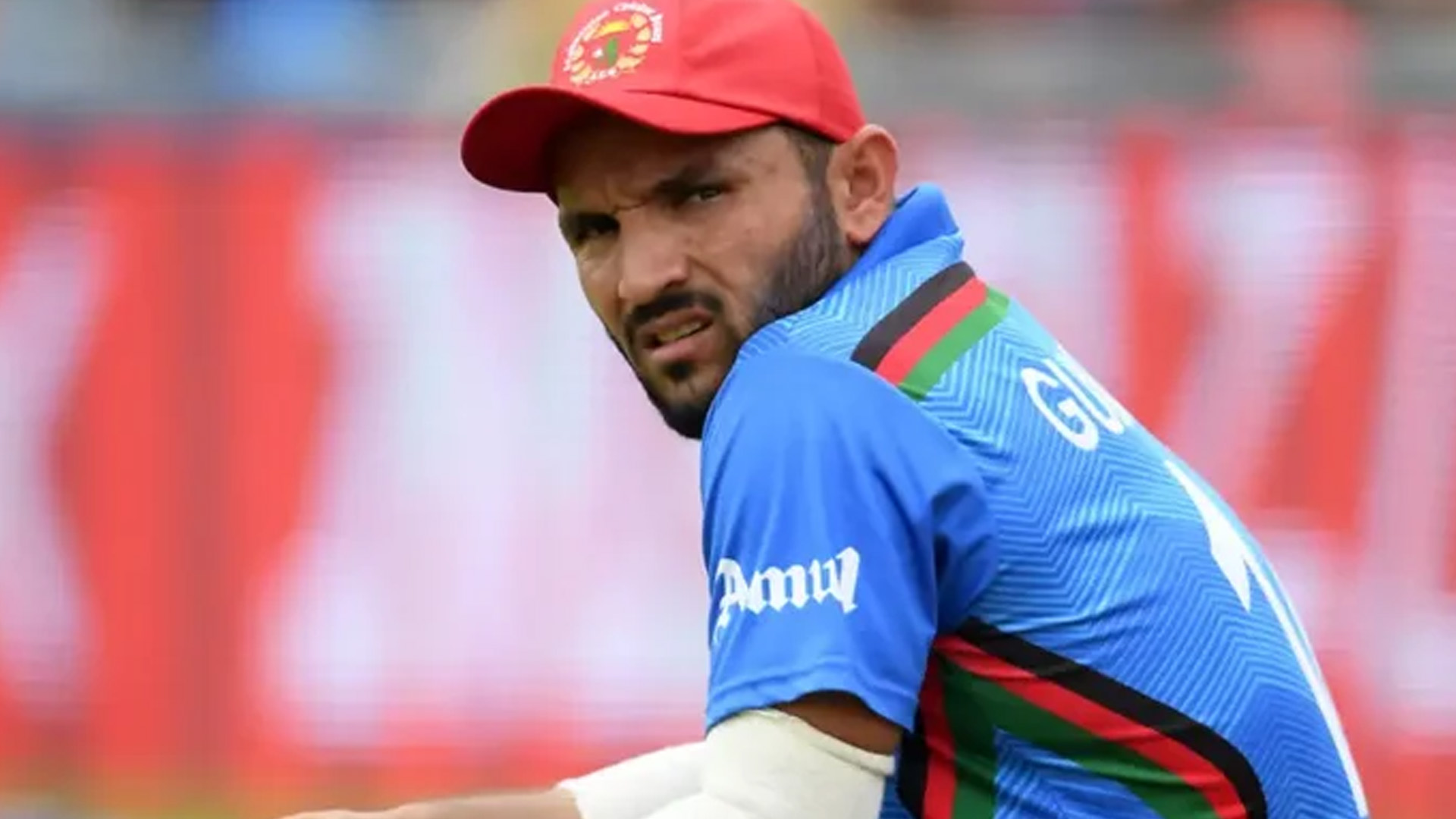 آئی سی سی نے افغان آل راؤنڈر گلبدین نائب پر جرمانہ عائد کر دیا