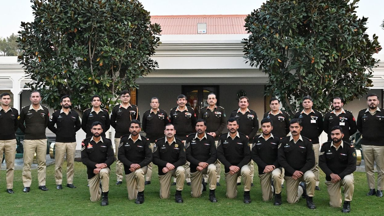 پاک آرمی نے چھٹی بار کیمبرین پیٹرول مشق میں گولڈ میڈل کا اعزاز حاصل کیا