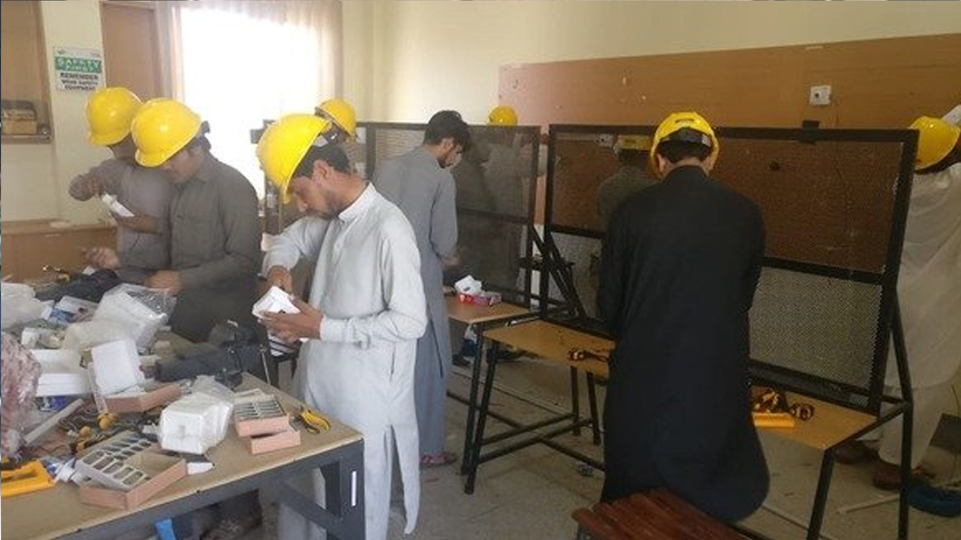 خیبرپختونخوا میں فنی تعلیمی نظام میں خامیاں، فارغ التحصیل طلبہ کے لیے نیا پروگرام تیار