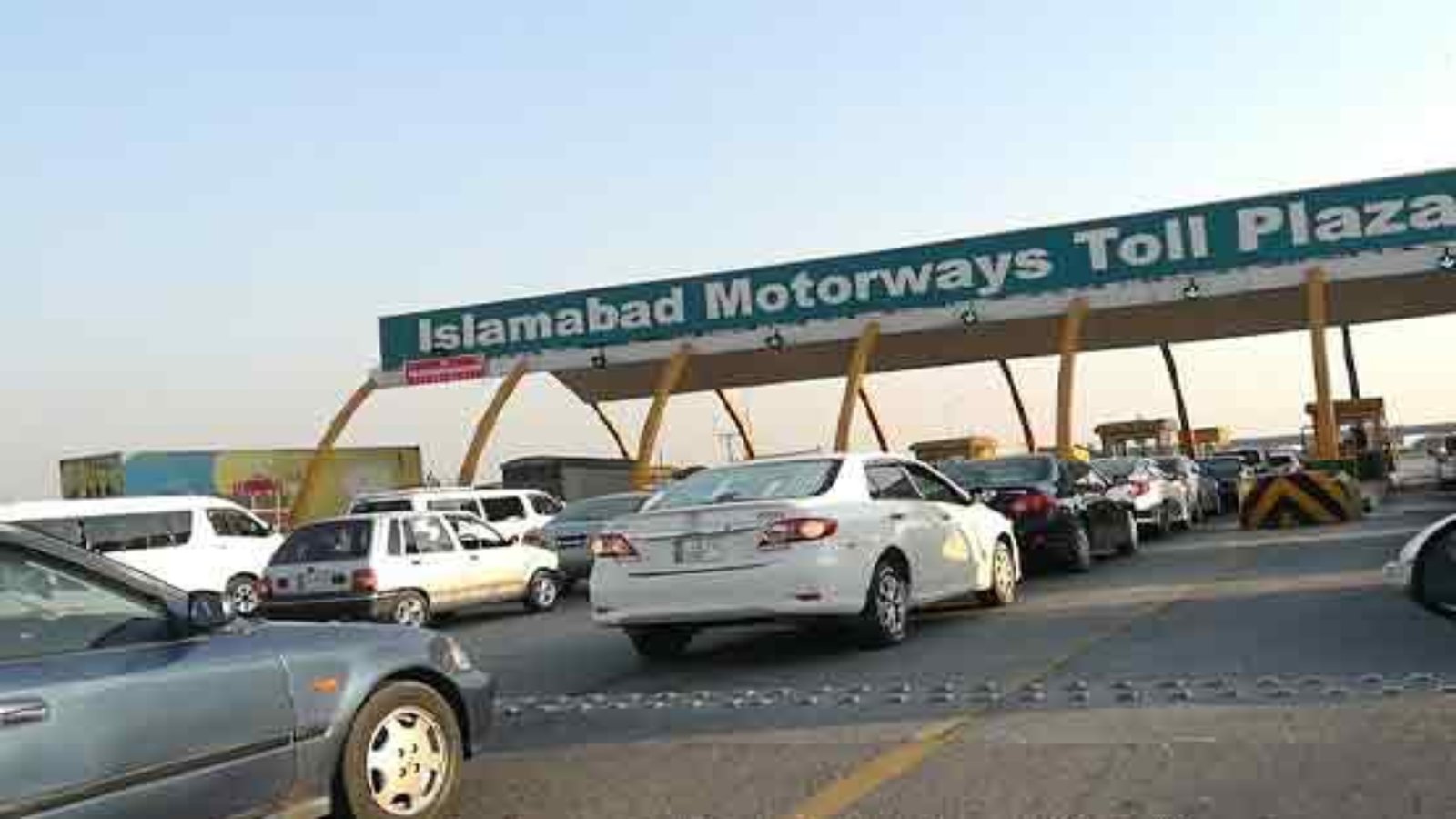 نیشنل ہائی وے اتھارٹی  نے نئے سال کے آغاز پر ٹول ٹیکس میں اضافہ کردیا