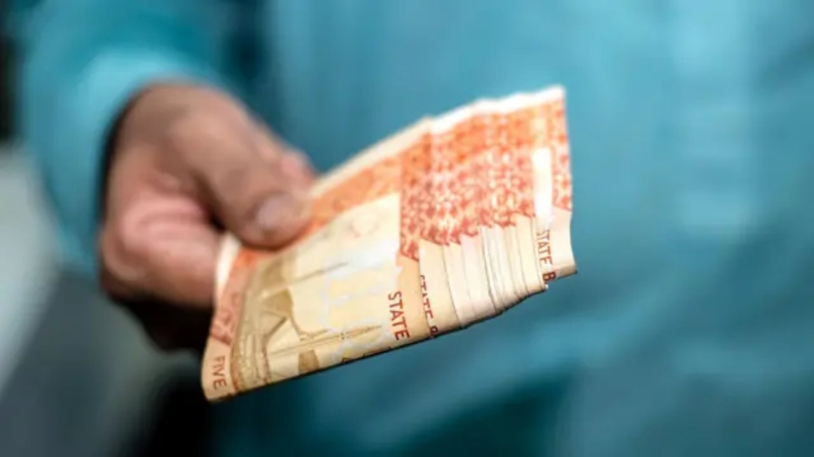 پنجاب کے سرکاری ملازمین کیلئے پنشن میں سالانہ اضافہ ختم
