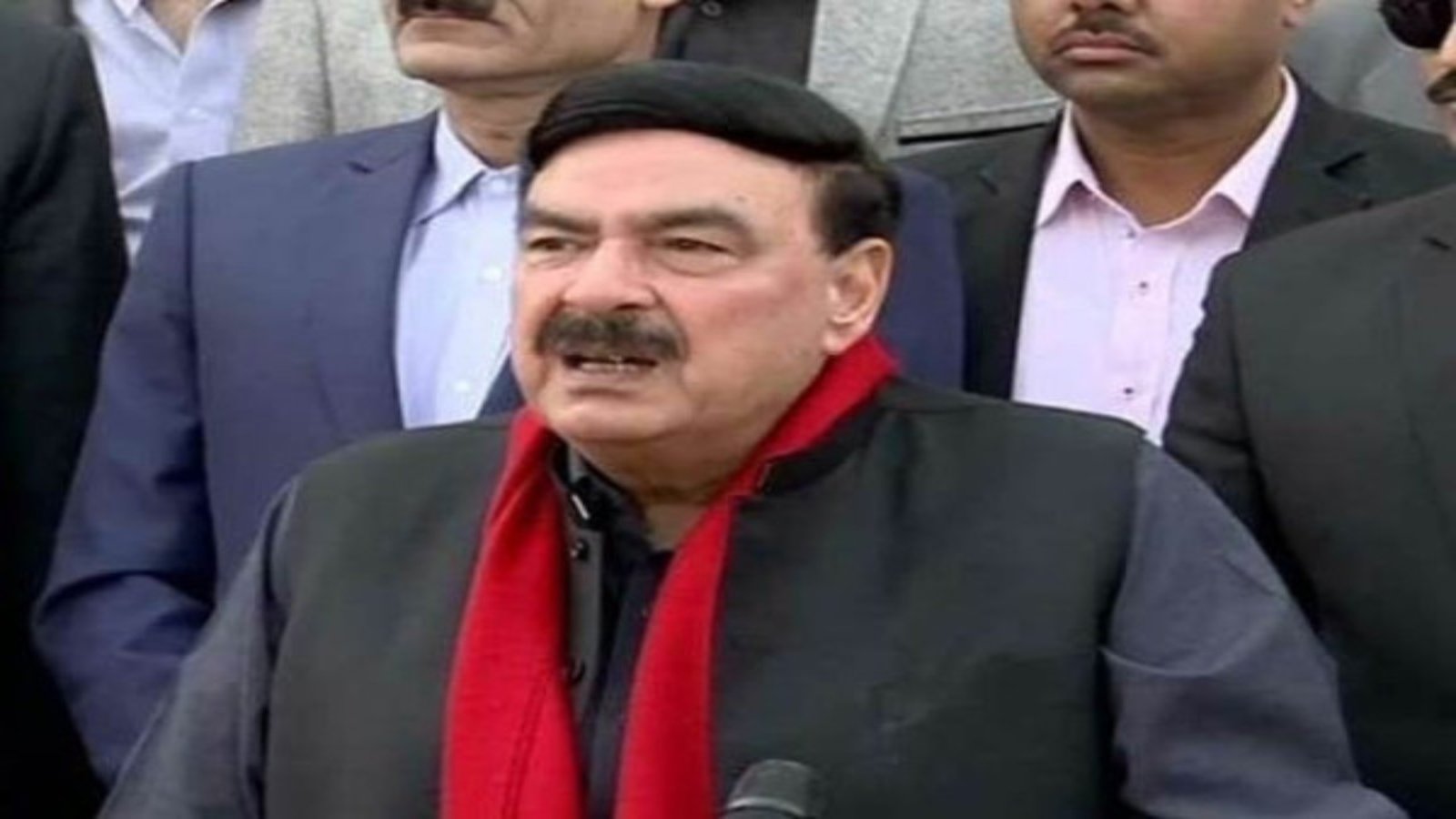 حکومت اور پی ٹی آئی مذاکرات سے نکلنا کچھ نہیں ، شیخ رشید