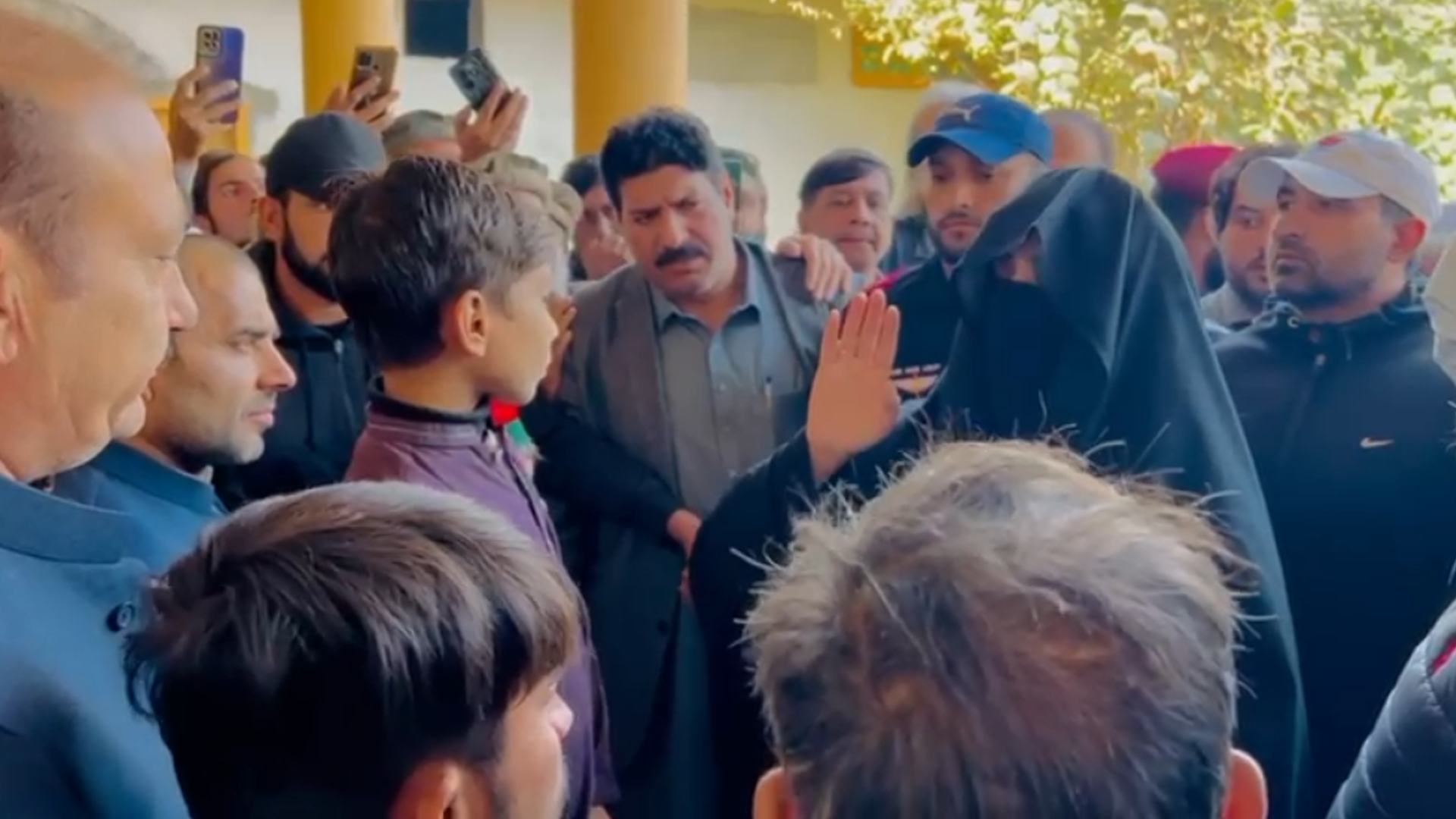 “بھاگنے والی عورت نہیں ہوں، ڈی چوک میں اکیلا چھوڑ دیا گیا تھا”، بشریٰ بی بی