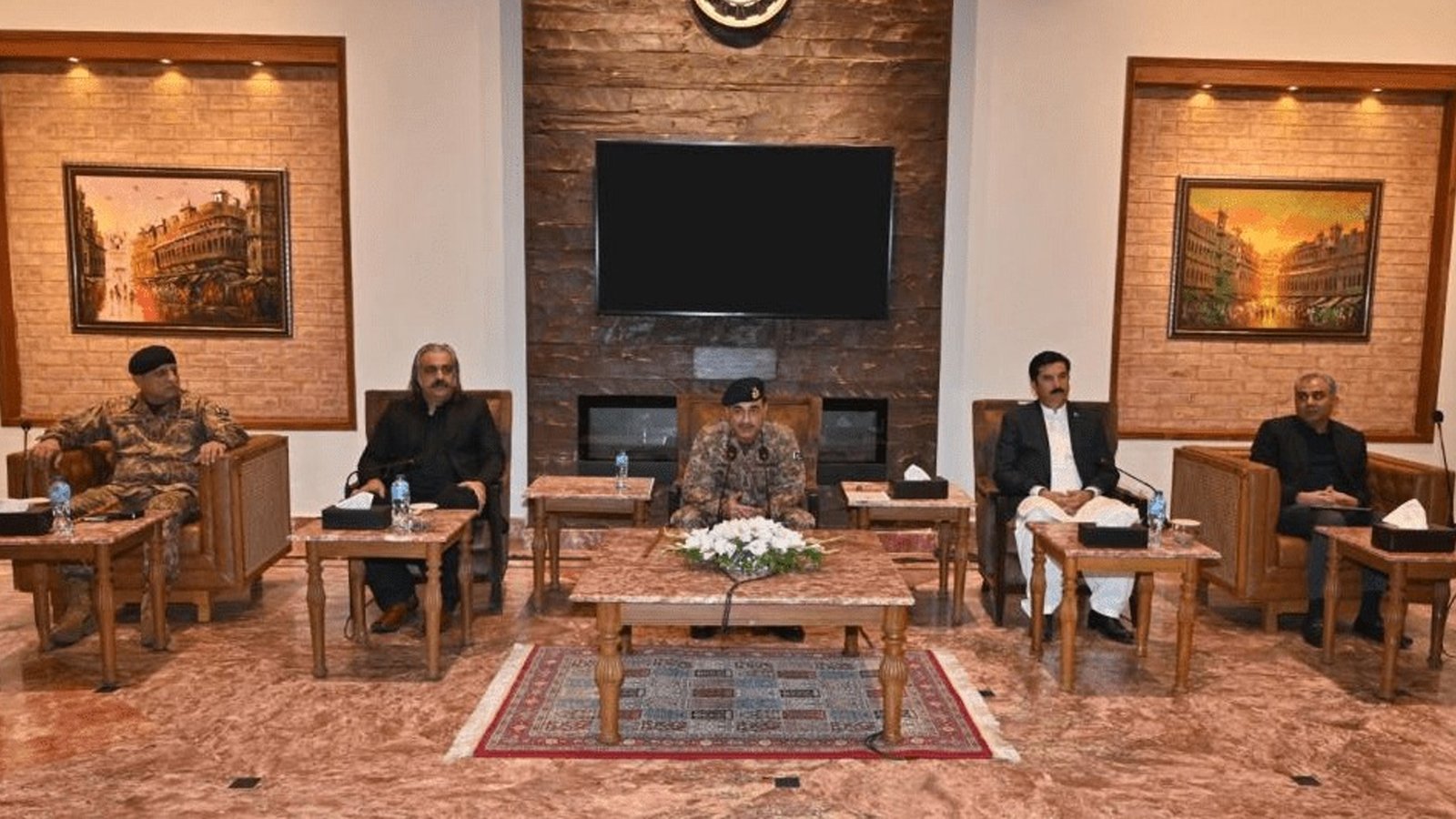 آرمی چیف سے بیرسٹر گوہر اور علی امین گنڈاپور کی ملاقات میں سیاسی گفتگو نہیں ہوئی، سیکیورٹی ذرائع