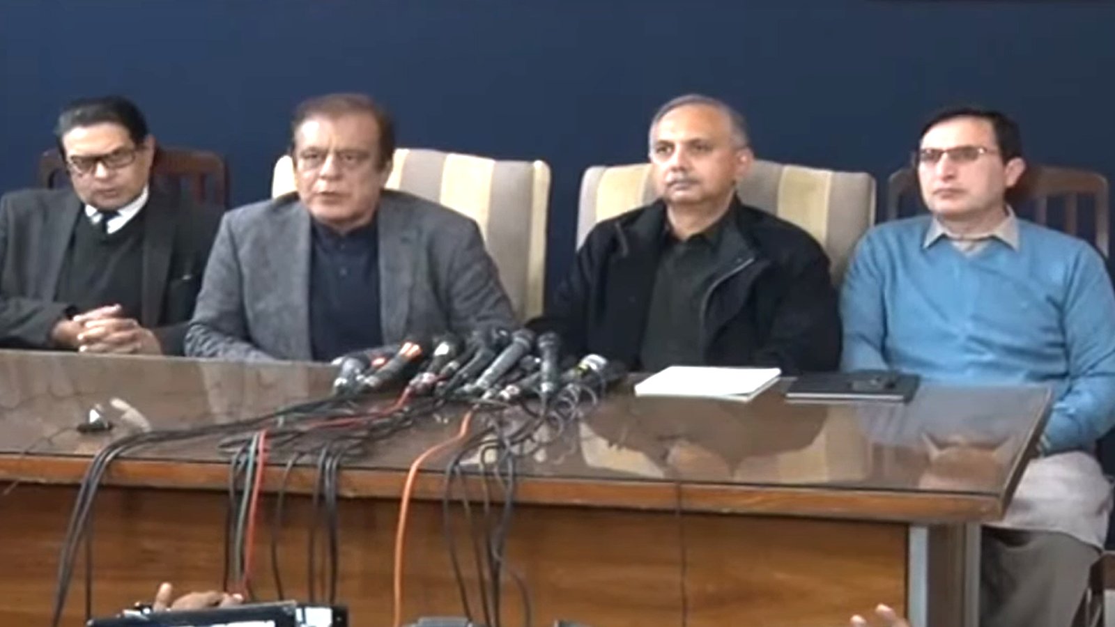 پی ٹی آئی رہنماؤں کی چیف جسٹس پاکستان سے ملاقات، شکایات کے انبار لگا دیئے