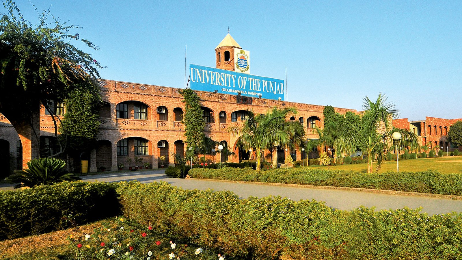 پنجاب یونیورسٹی نے10سکالرز کو پی ایچ ڈی کی ڈگریاں جاری کر دیں