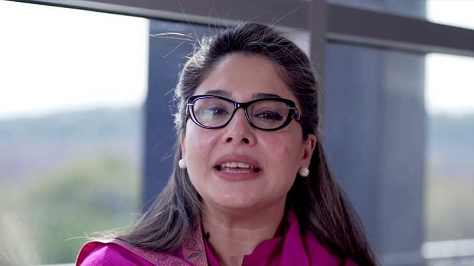 پارٹی میں غدار کون؟ شاندانہ گلزار کا اشارہ کس کی طرف؟