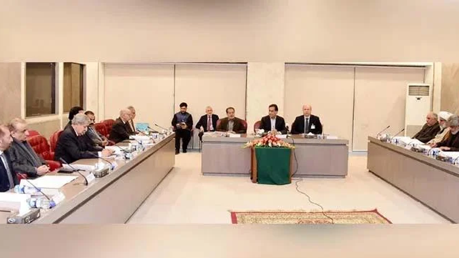 مذاکرات سے بائیکاٹ:حکومت اور اپوزیشن کے درمیان اختلافات برقرار